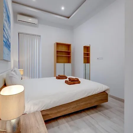 Picturesque Pad Steps From The Seafront 아파트 *