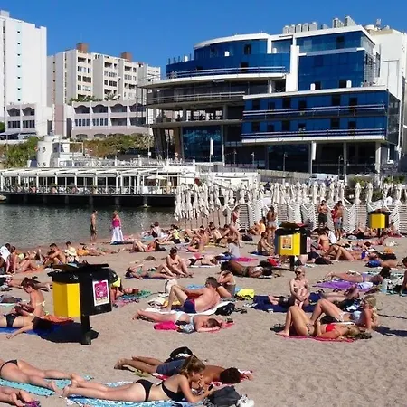 Picturesque Pad Steps From The Seafront 슬리에마