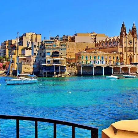 Picturesque Pad Steps From The Seafront Apartament Sliema