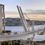 Picturesque Pad Steps From The Seafront Διαμέρισμα Σλιέμα