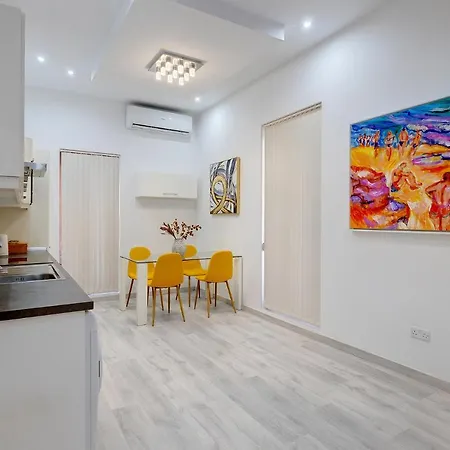 Picturesque Pad Steps From The Seafront Apartment Sliema