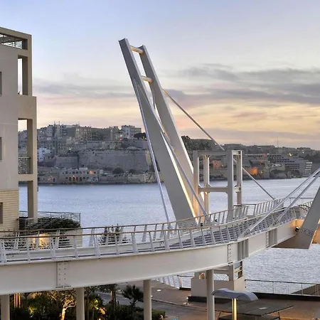 Picturesque Pad Steps From The Seafront Apartment Sliema