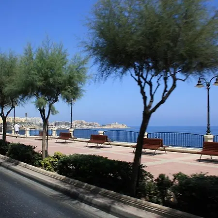 Picturesque Pad Steps From The Seafront * Sliema