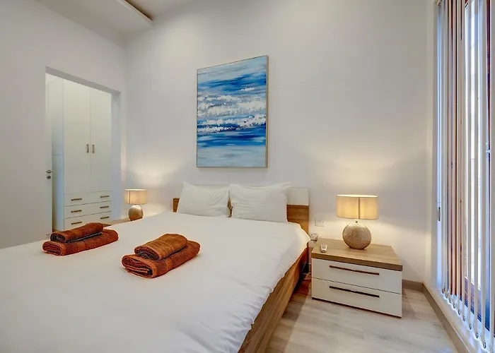 Picturesque Pad Steps From The Seafront * Sliema