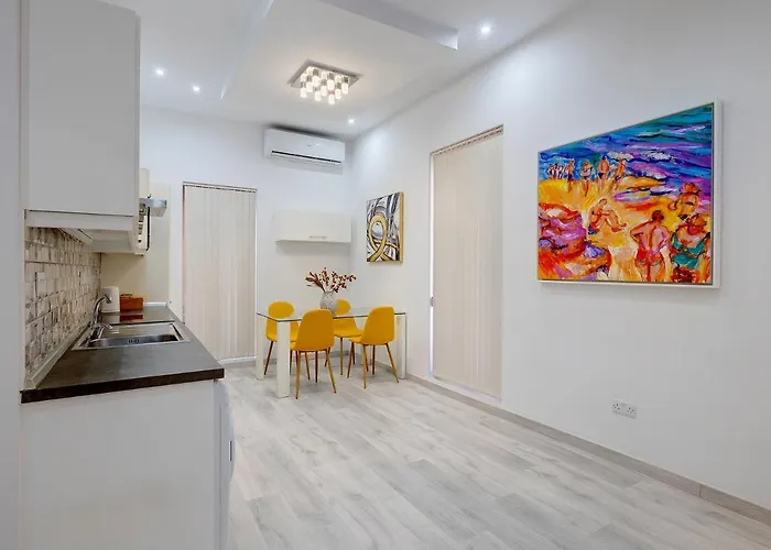 Picturesque Pad Steps From The Seafront Apartment Sliema