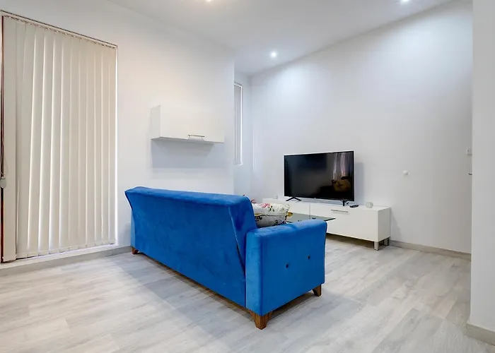 Picturesque Pad Steps From The Seafront Apartment *