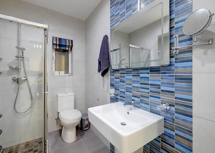 Apartment Picturesque Pad Steps From The Seafront *