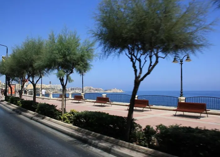 Picturesque Pad Steps From The Seafront * Sliema