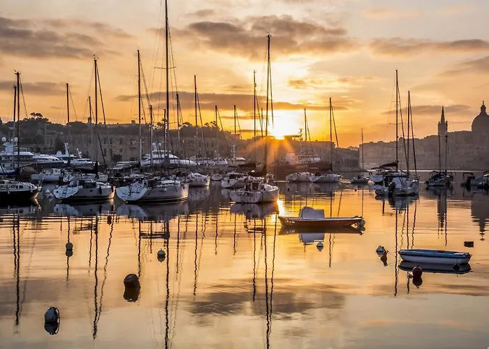 Apartment Picturesque Pad Steps From The Seafront Sliema