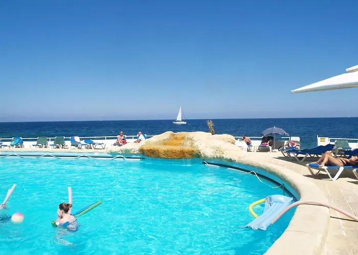 Picturesque Pad Steps From The Seafront *