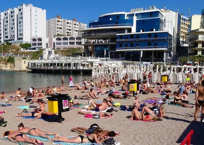 Picturesque Pad Steps From The Seafront Sliema